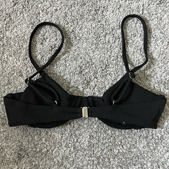 black bikini top - Picture 2 of 3